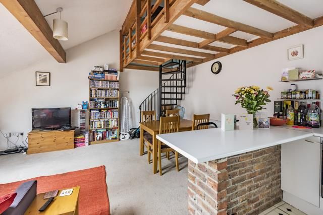 Property photo 3 of 10 Living Space