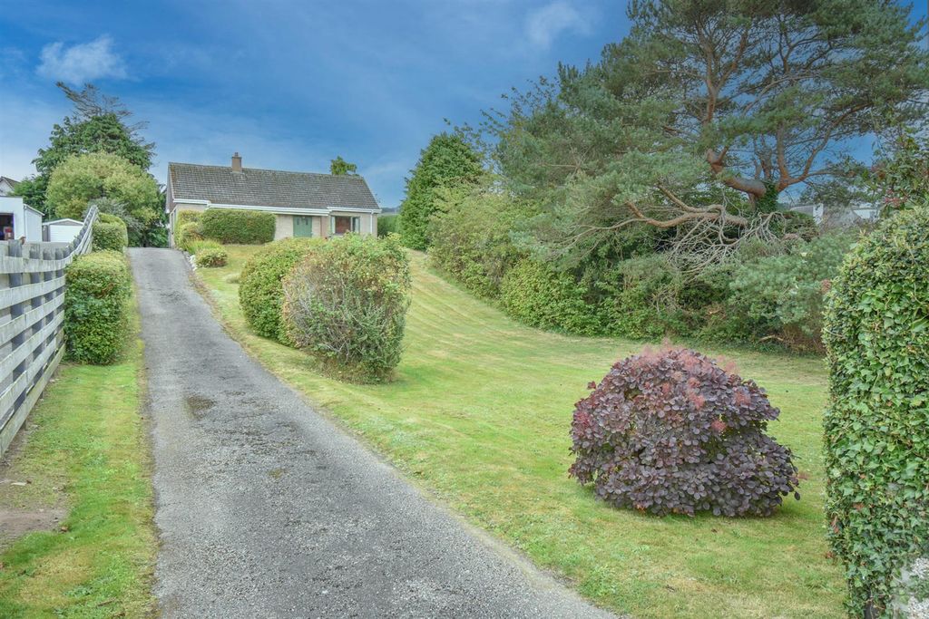 Property photo 2 of 19
