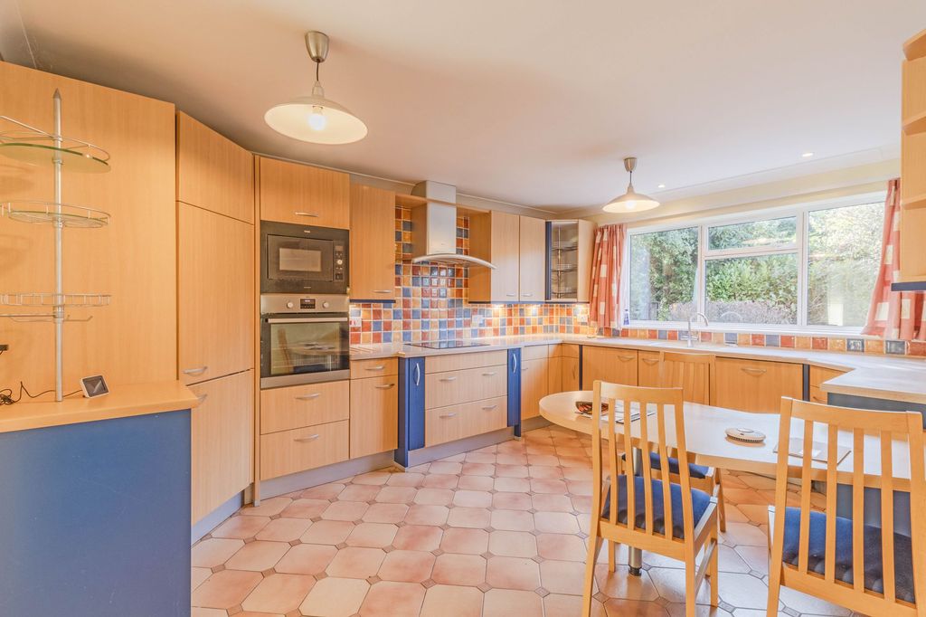 Property photo 3 of 17 Kitchen