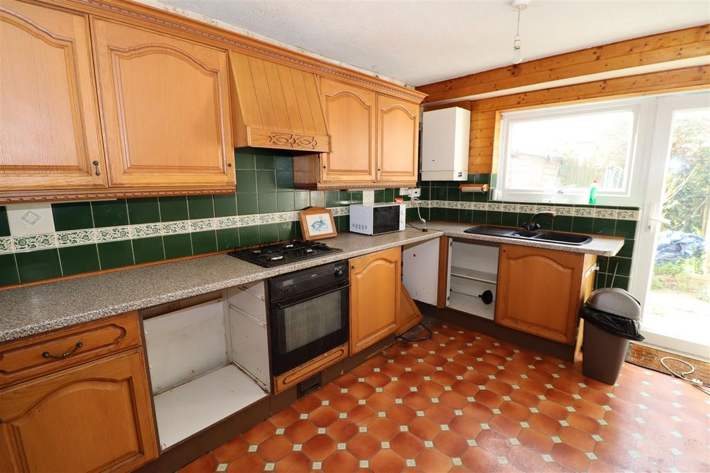 Property photo 2 of 10 Kitchen