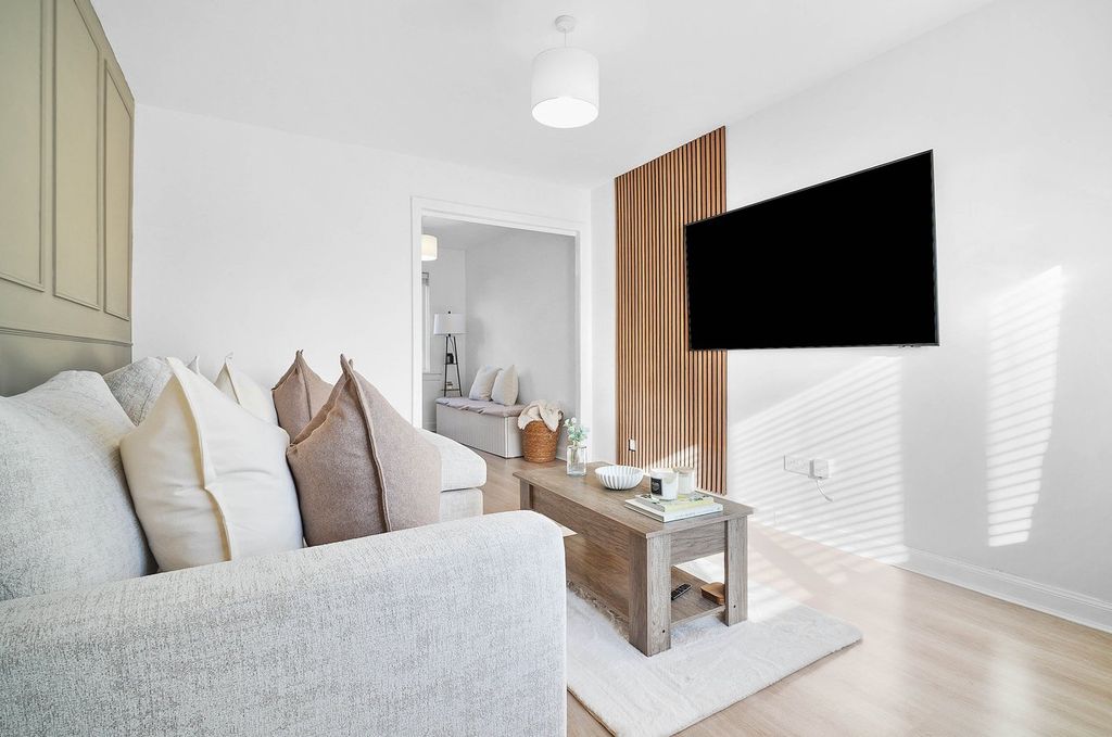 Property photo 3 of 23