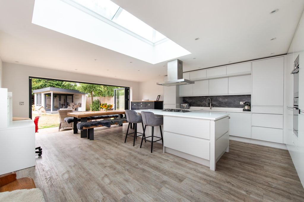 Property photo 2 of 20 Image