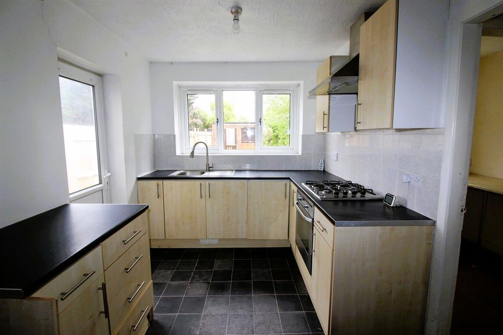 Property photo 3 of 11 Kitchen.Jpg