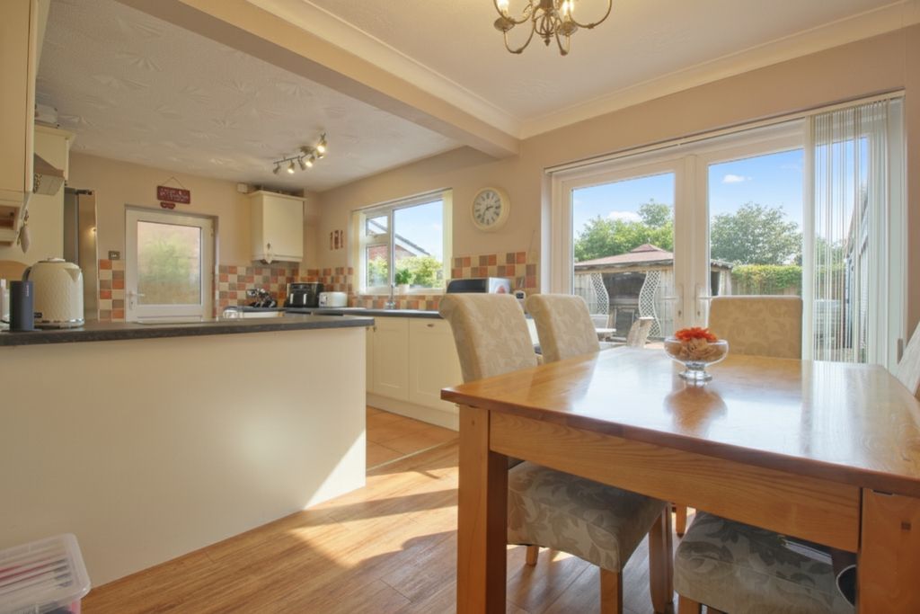 Property photo 3 of 20 Kitchen Diner