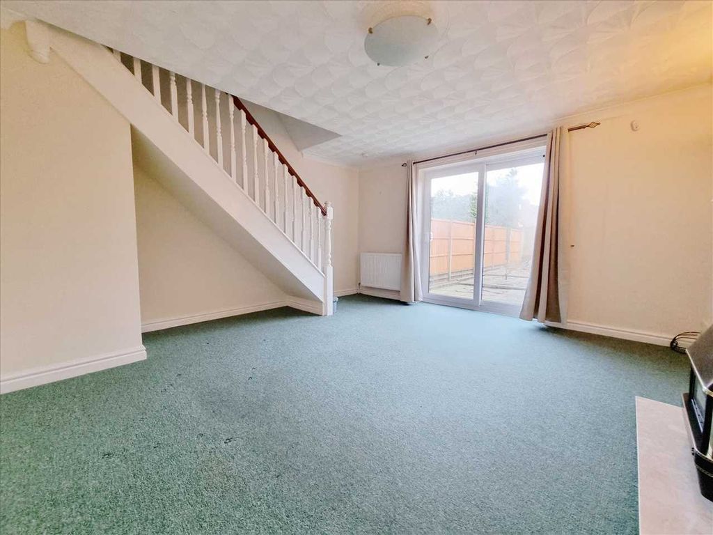 Property photo 3 of 8 Lounge: