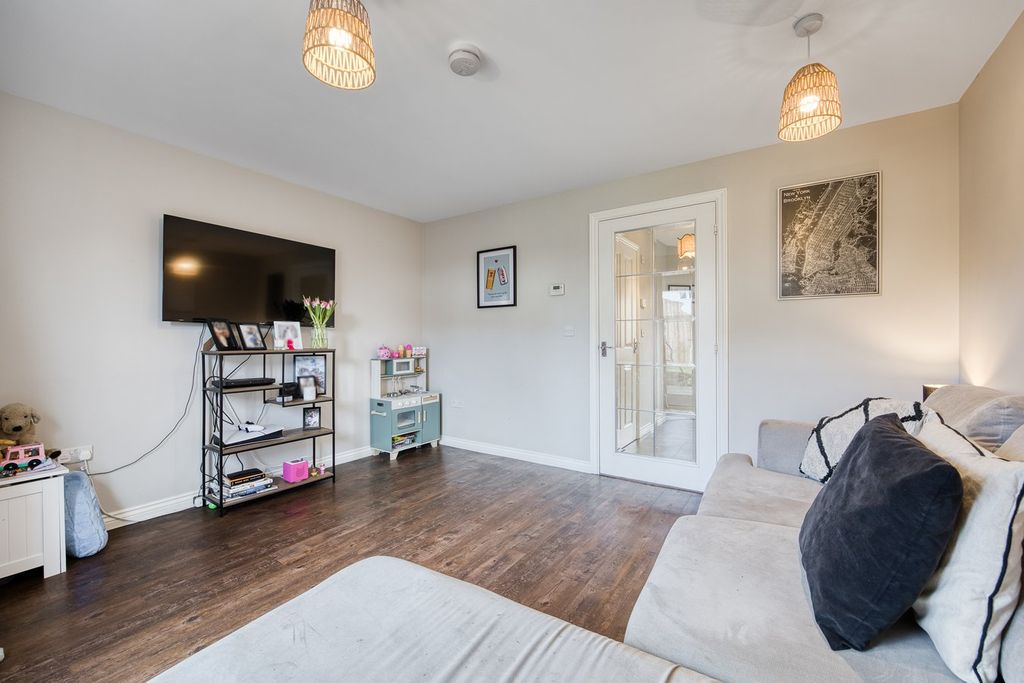 Property photo 3 of 25