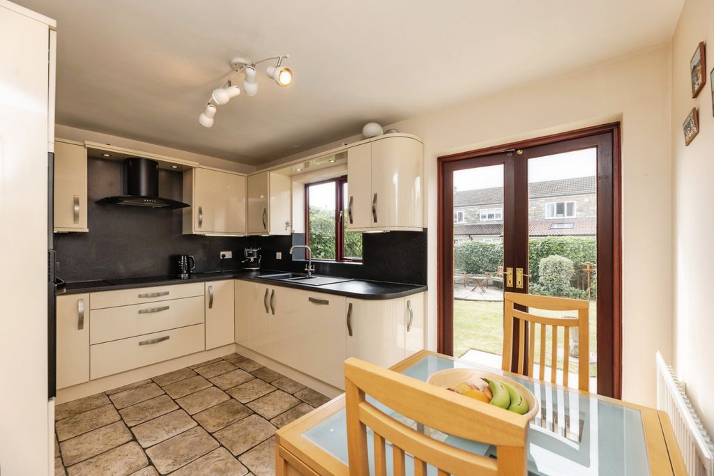 Property photo 3 of 35