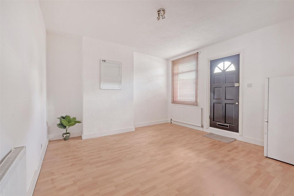 Property photo 3 of 23