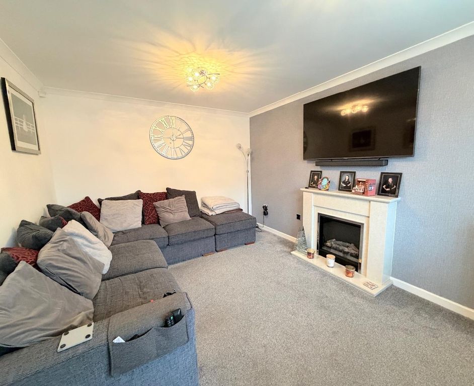 Property photo 2 of 9 Lounge