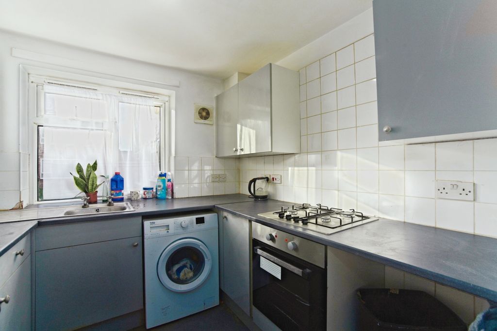 Property photo 2 of 17 Kitchen