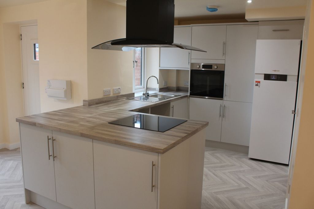 Property photo 3 of 8 Photo 7