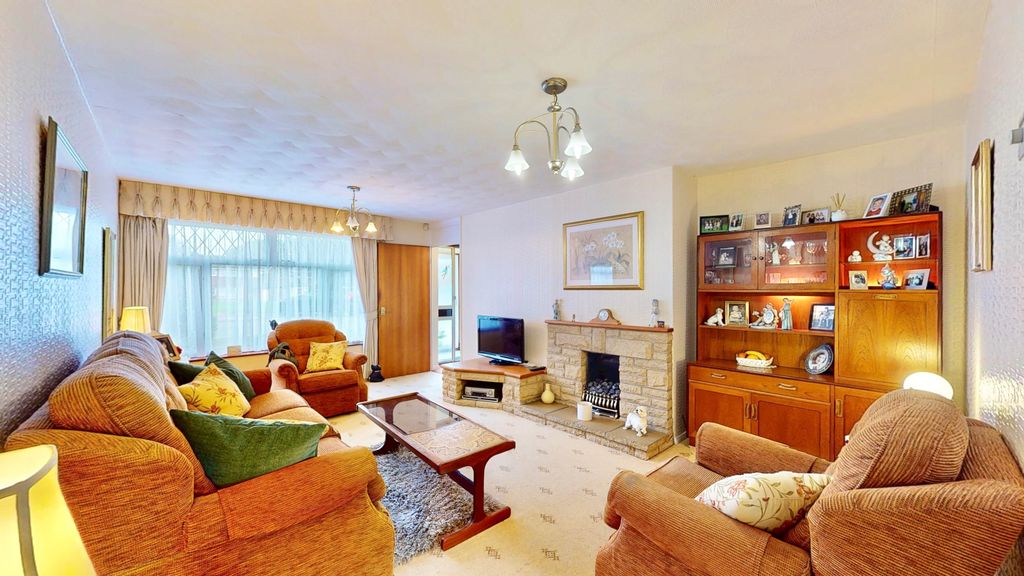 Property photo 2 of 32