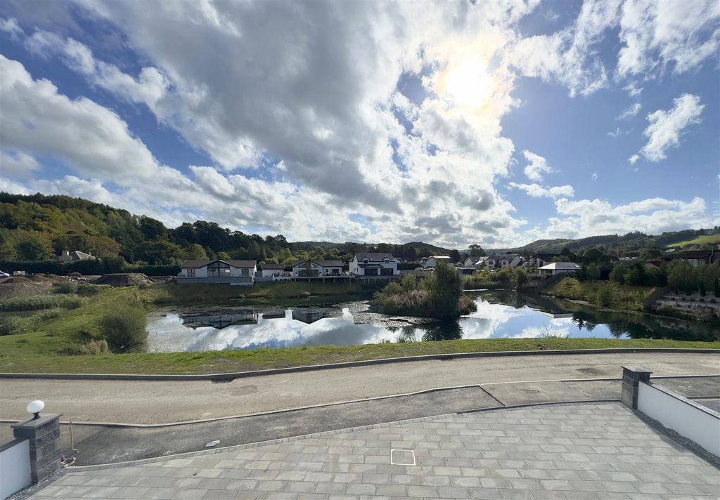 Property photo 2 of 24