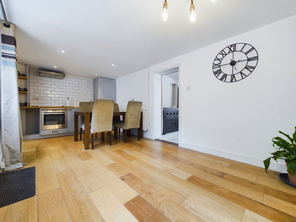 Property photo 3 of 31