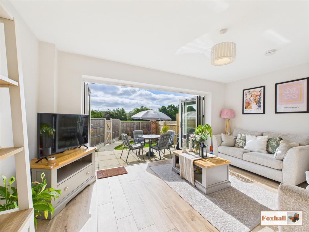 Property photo 1 of 35 Lounge