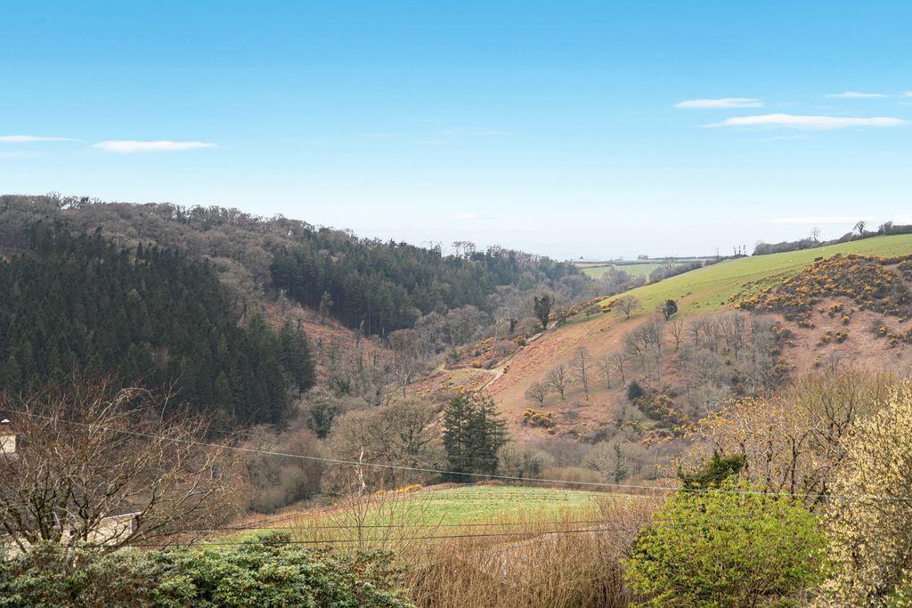 Property photo 3 of 21 1433749-3-69c150F36Ff59-Arw-1