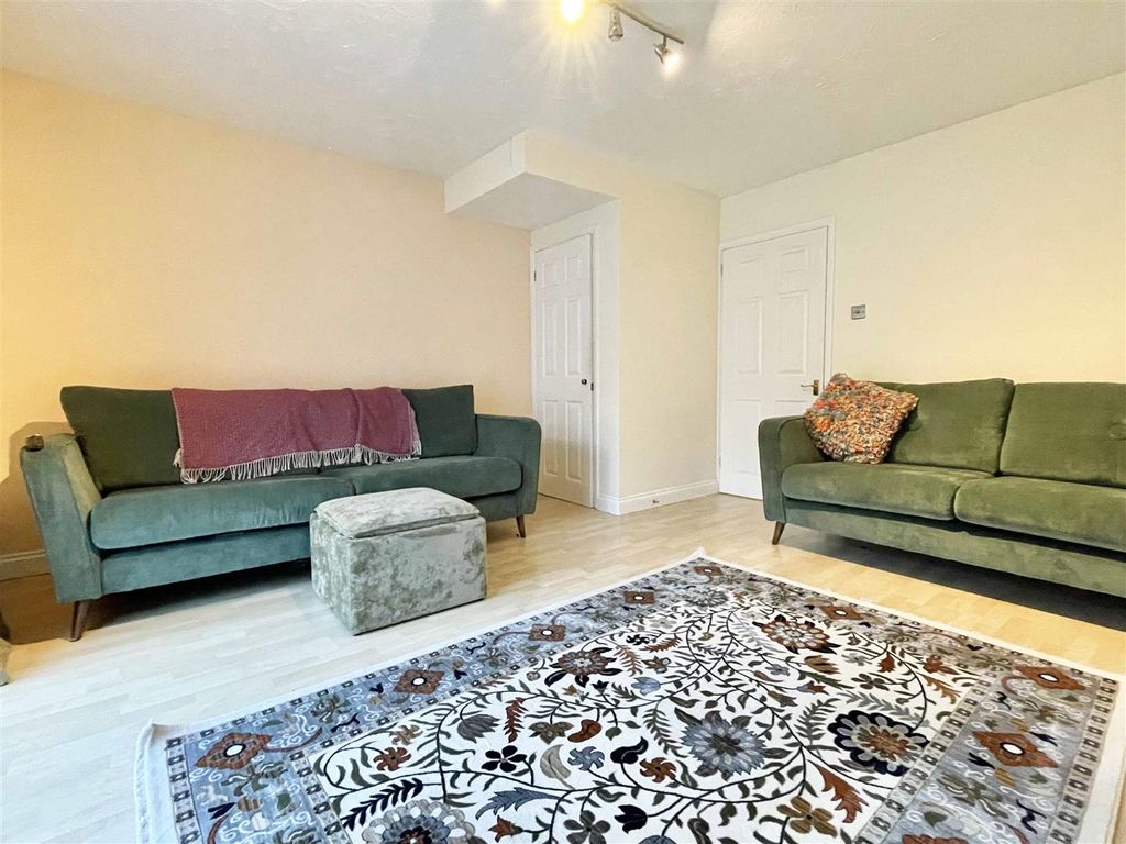 Property photo 2 of 23 Loungea.Jpg