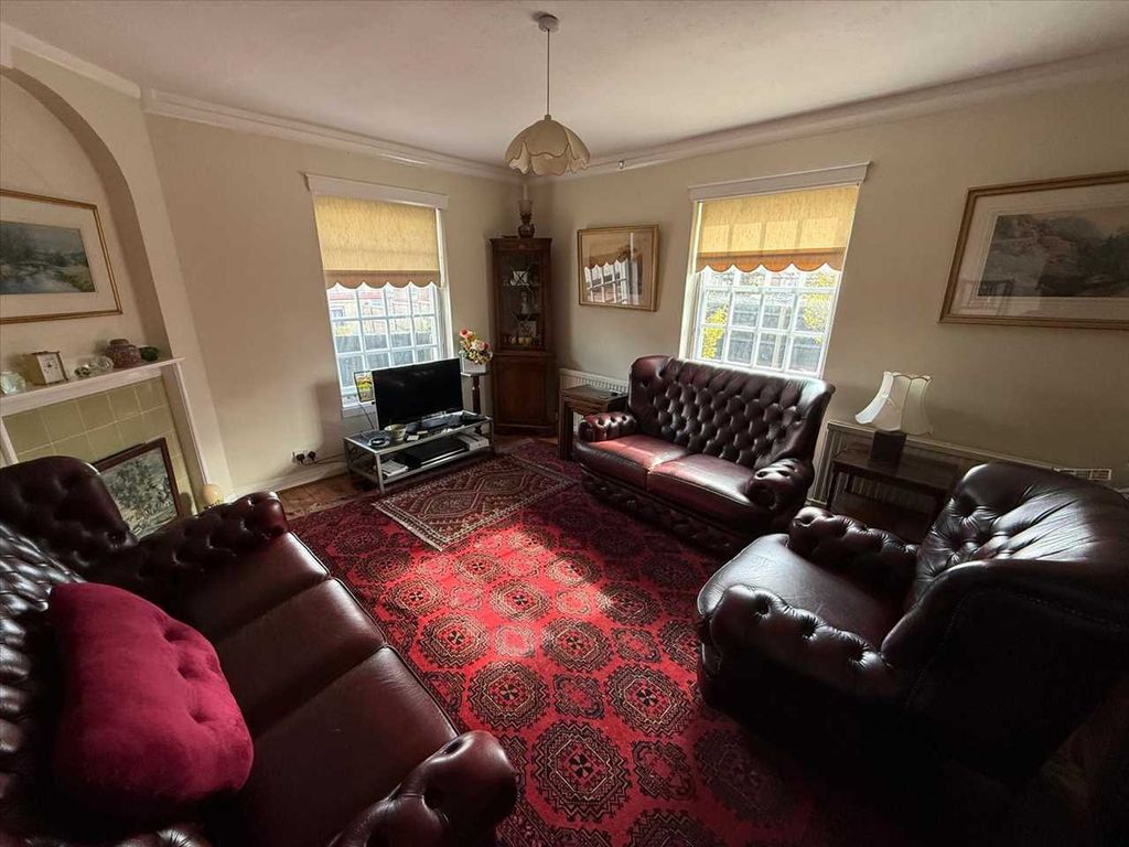 Property photo 2 of 10 Living Room