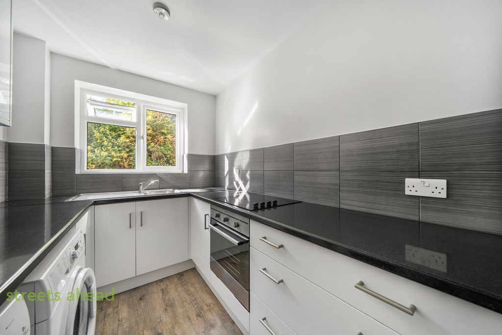 Property photo 2 of 14 6F508279-56Bc-4d1...
