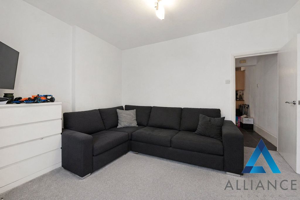 Property photo 3 of 12 Picture No. 02