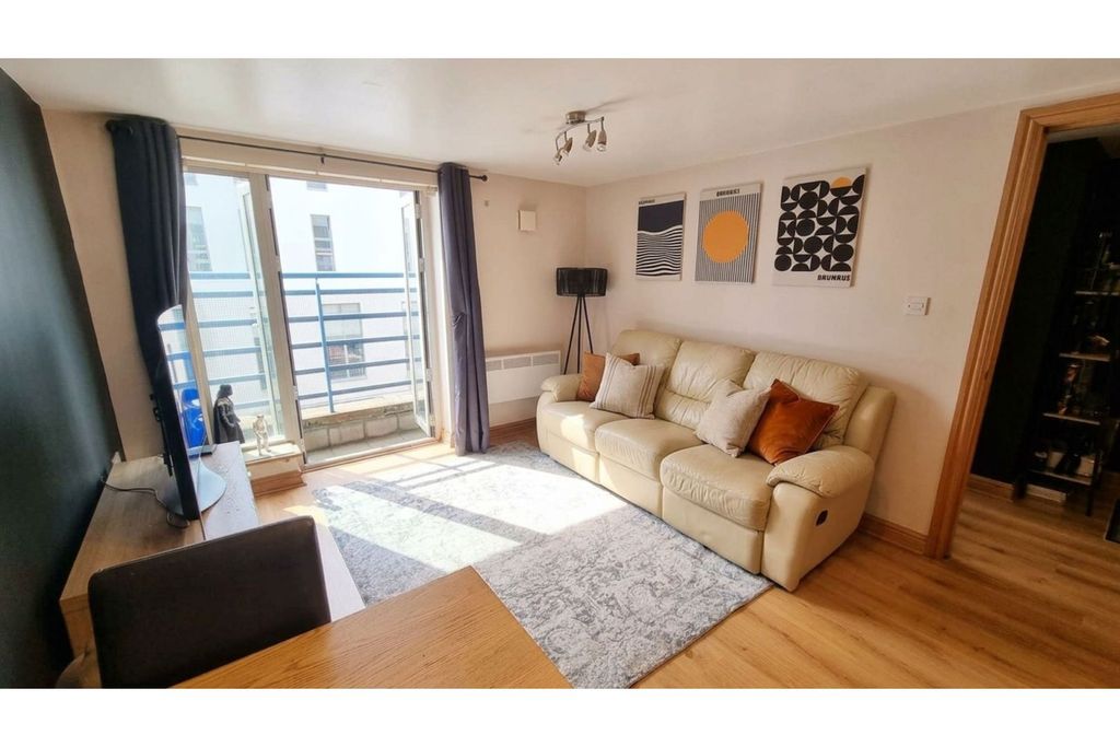 Property photo 2 of 11