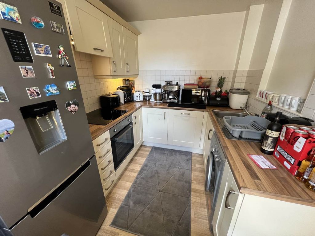 Property photo 2 of 6 Kitchen Area