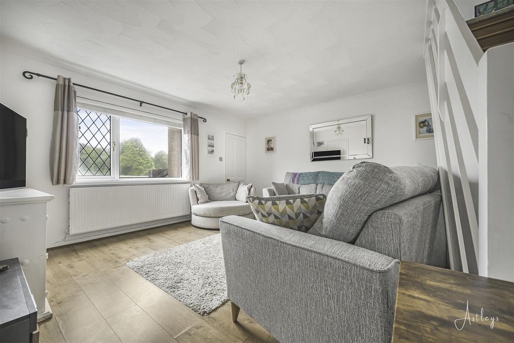 Property photo 2 of 21 Lounge