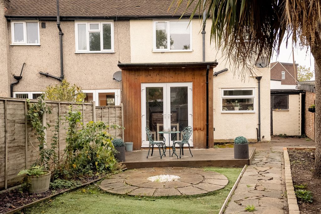 Property photo 2 of 23