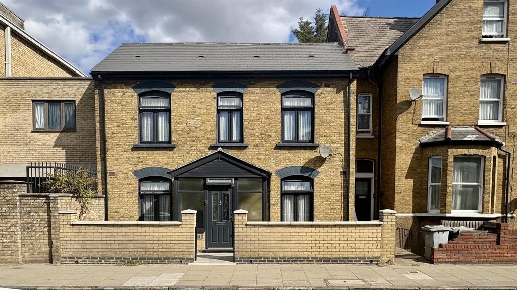Property photo 1 of 17 Plashet Rd, E13 Houses For Sale By Barrain London