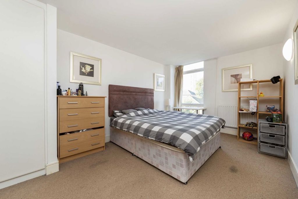 Property photo 3 of 6
