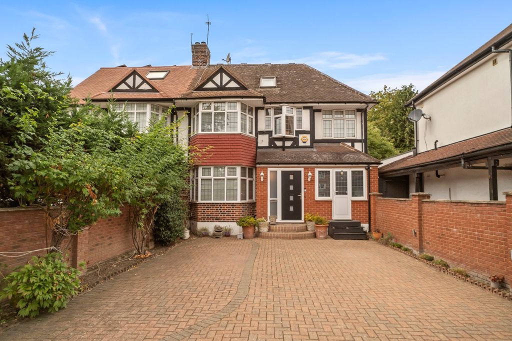 Property photo 1 of 16 Beverley Way