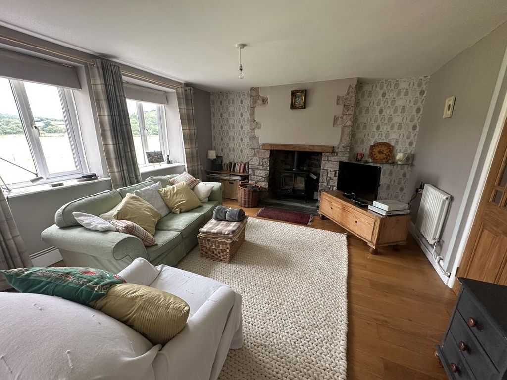 Property photo 2 of 21