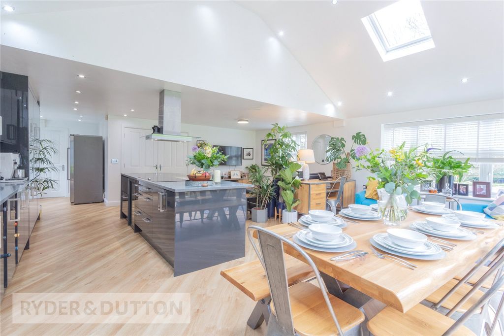 Property photo 1 of 44 Family Kitchen Diner