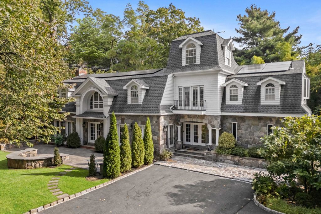 Property photo 1 of 24