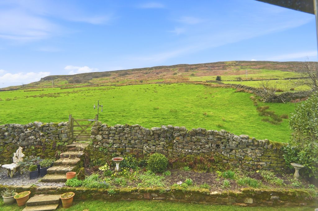 Property photo 2 of 28 Hazelbarn021