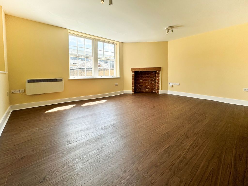 Property photo 3 of 12 F