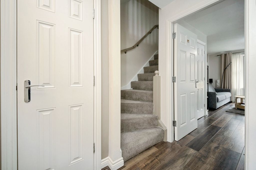 Property photo 2 of 20 Hallway