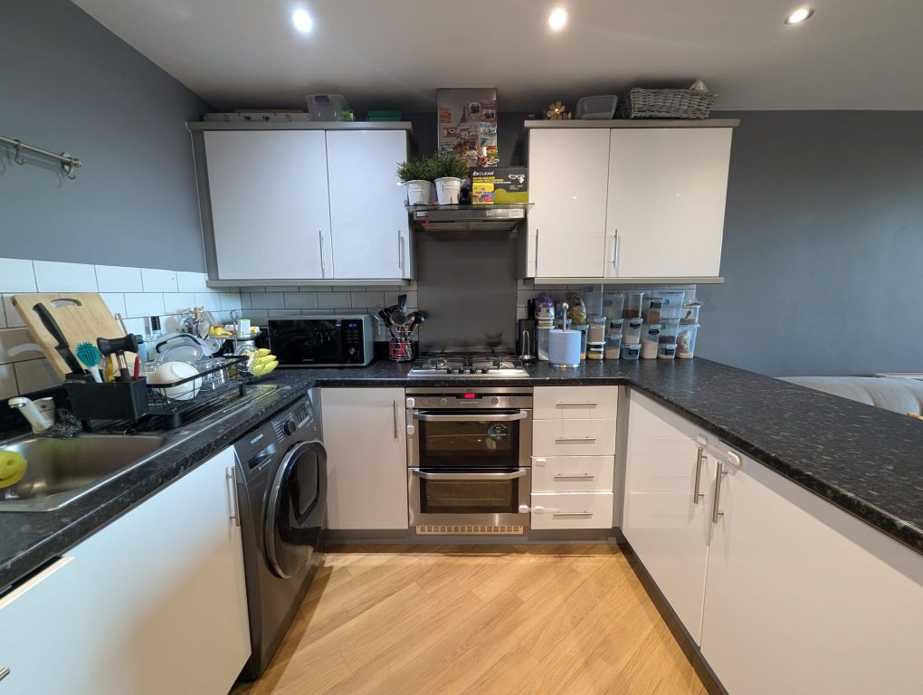 Property photo 3 of 12 Kitchen