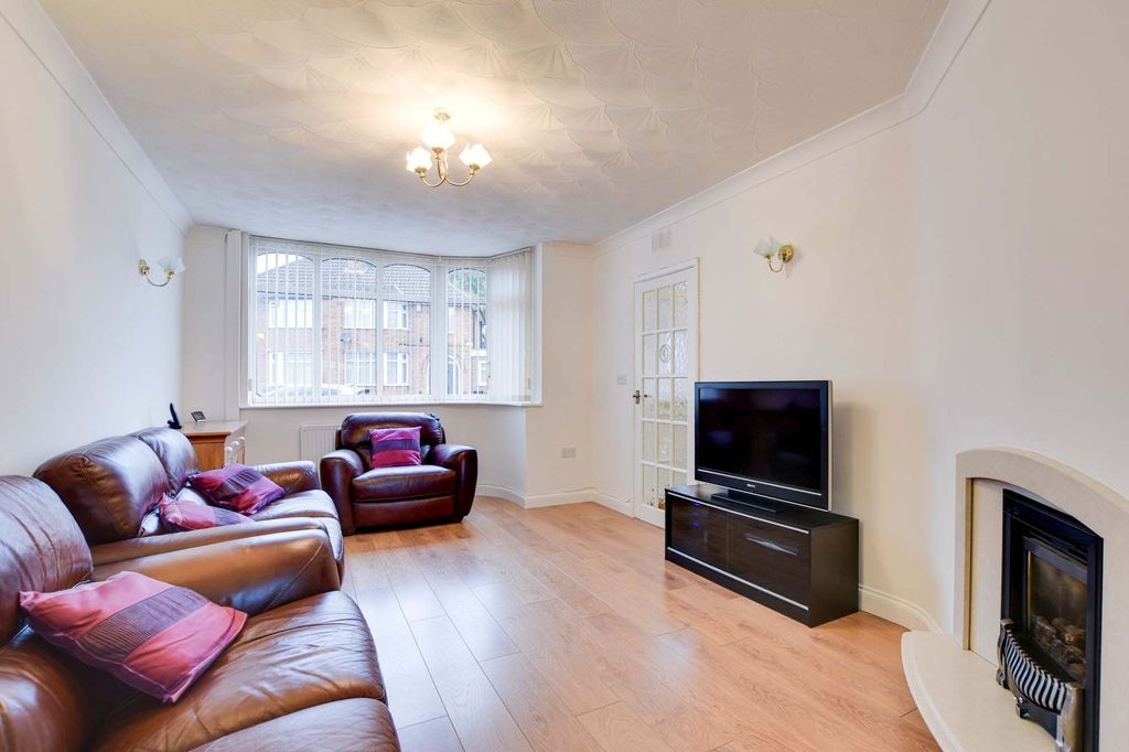 Property photo 2 of 20