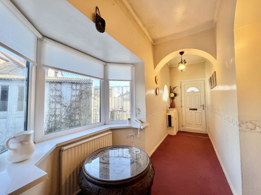 Property photo 2 of 21