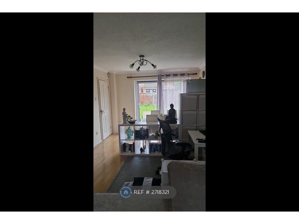 Property photo 2 of 11 Living Room 2