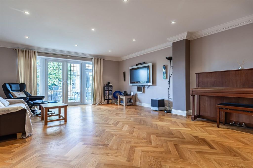 Property photo 2 of 36 Highview Close  (1).Jpg