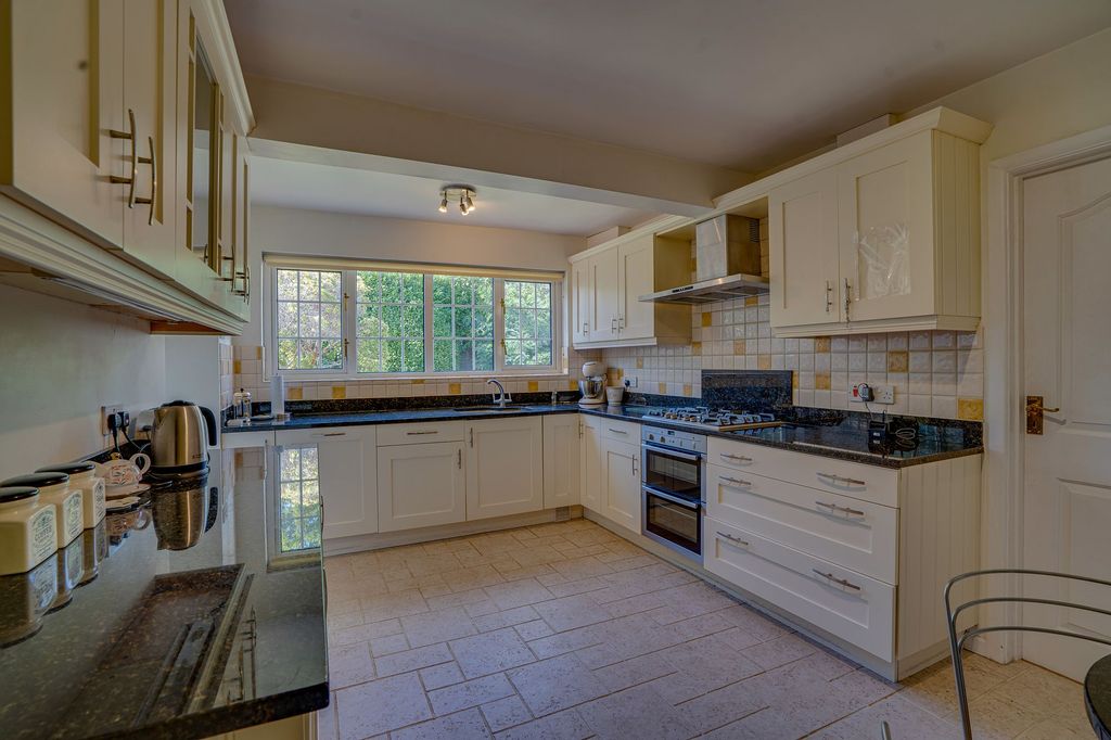 Property photo 2 of 19