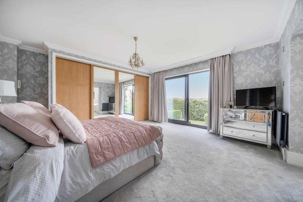 Property photo 3 of 42