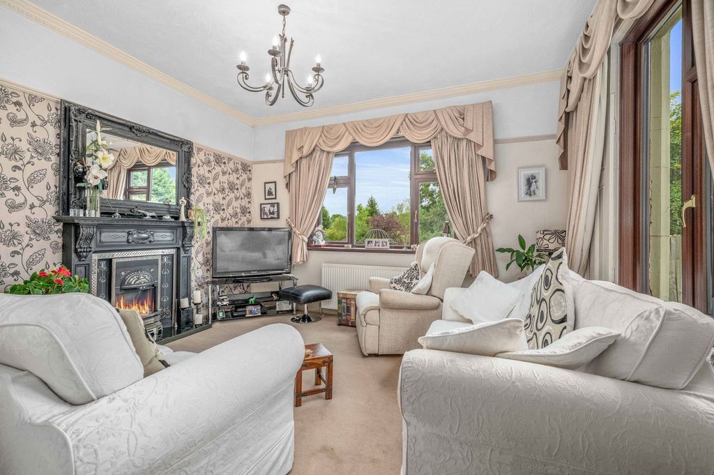 Property photo 2 of 39