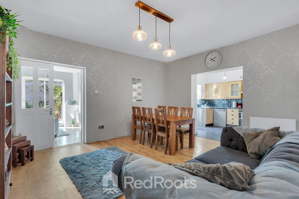 Property photo 2 of 25 4206053