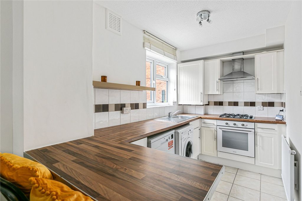 Property photo 3 of 17 Kitchen