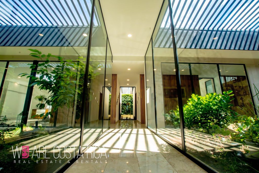 Property photo 2 of 52