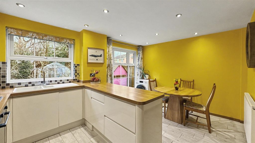 Property photo 2 of 8 Kitchen/Diner