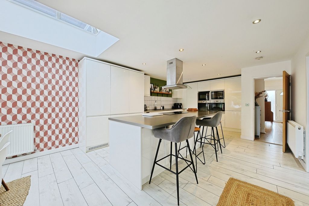 Property photo 3 of 17 4245448